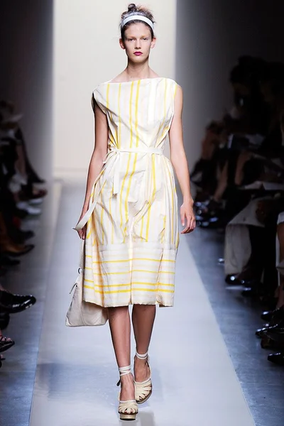 Look 19